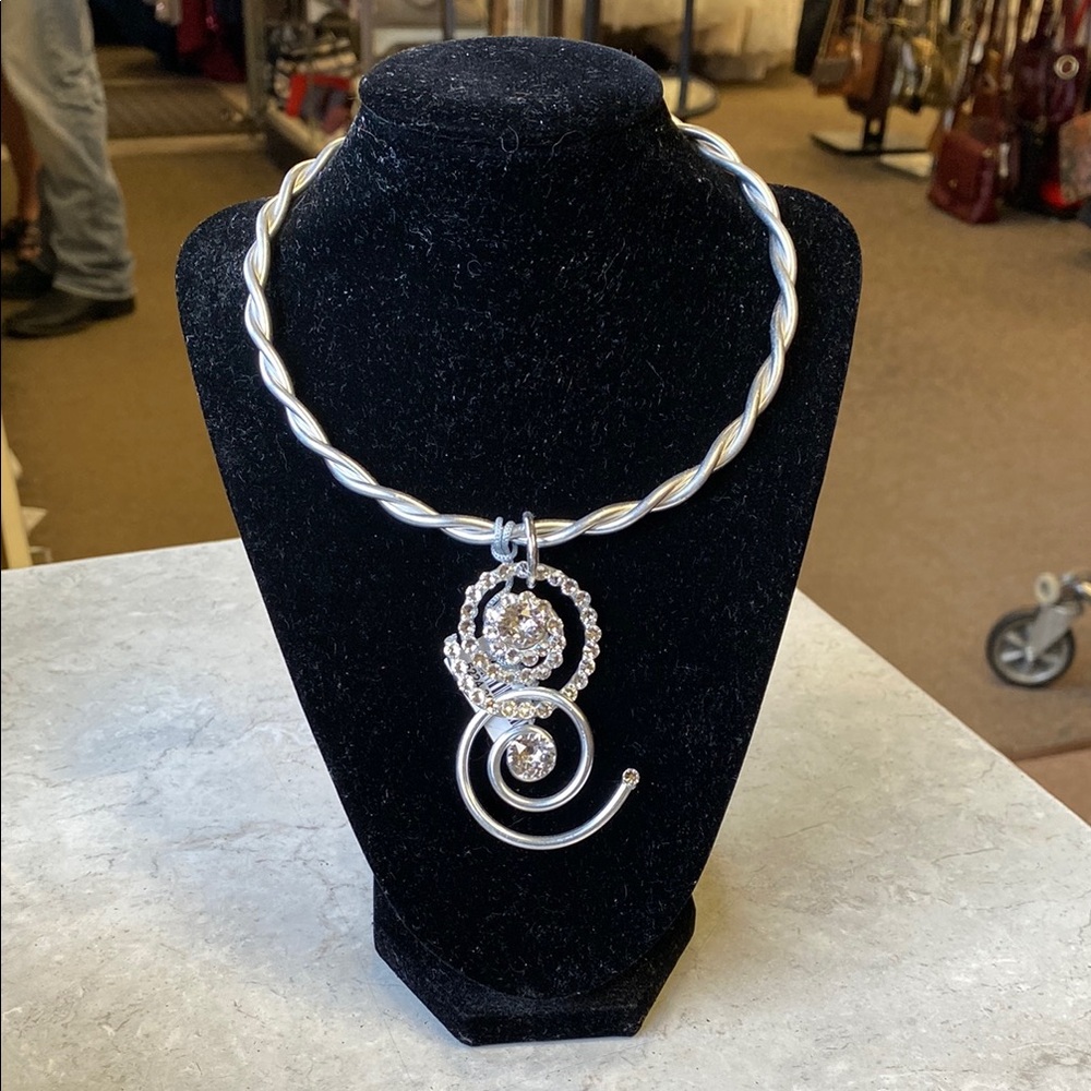 Elegant Silver Twisted Necklace with Crystal Accents